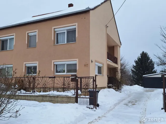 Eladó ház Mór 240 nm