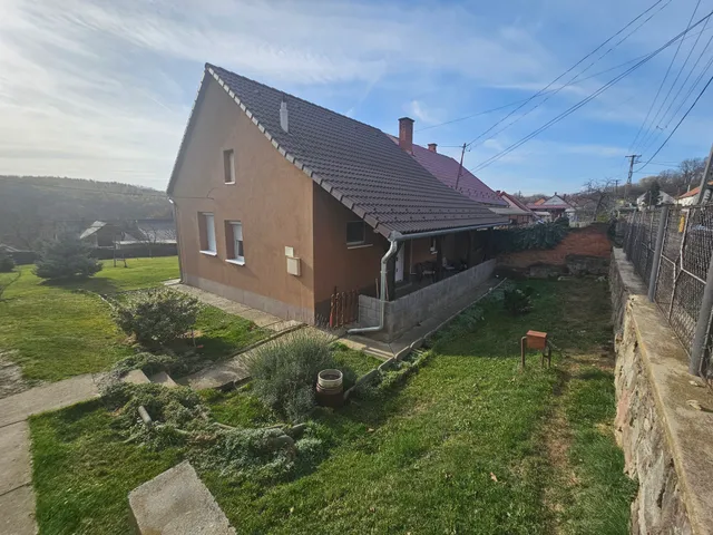 Eladó ház Komló, Gesztenyés 60 nm