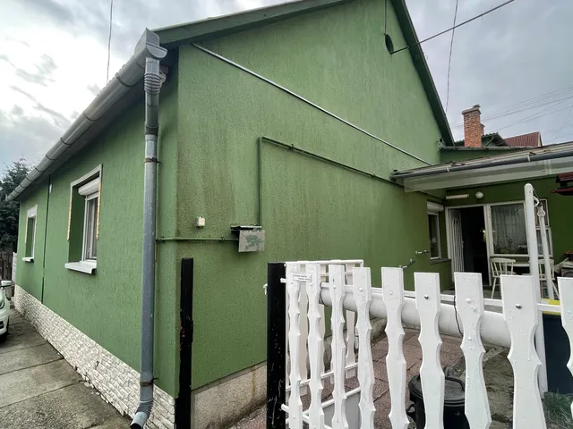 Eladó ház Komló, Újtelep 75 nm