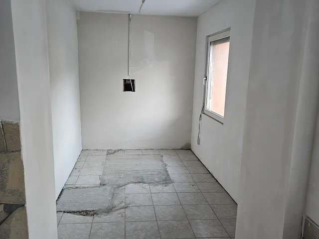 Eladó kereskedelmi és ipari ingatlan Komló, Újtelep 70 nm