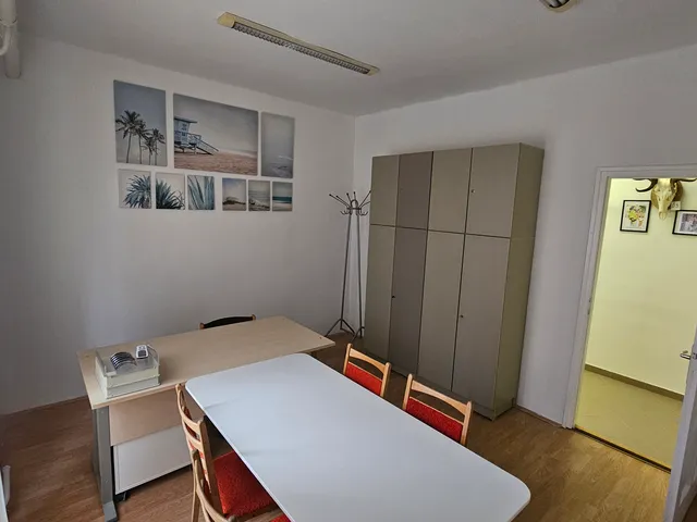 Kiadó kereskedelmi és ipari ingatlan Komló 32 nm