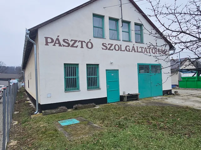 Eladó kereskedelmi és ipari ingatlan Komló, Kökönyös 200 nm