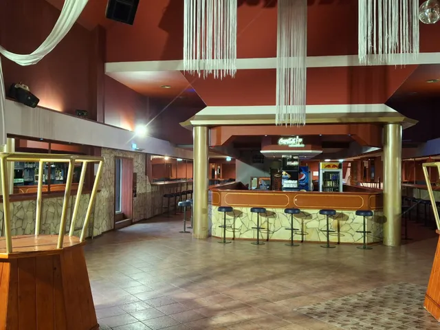 Eladó kereskedelmi és ipari ingatlan Komló 2000 nm