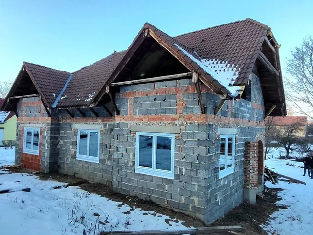 Eladó ház Magyarhertelend, Váci utca 260 nm