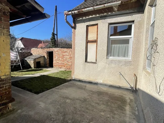 Eladó ház Komló 75 nm