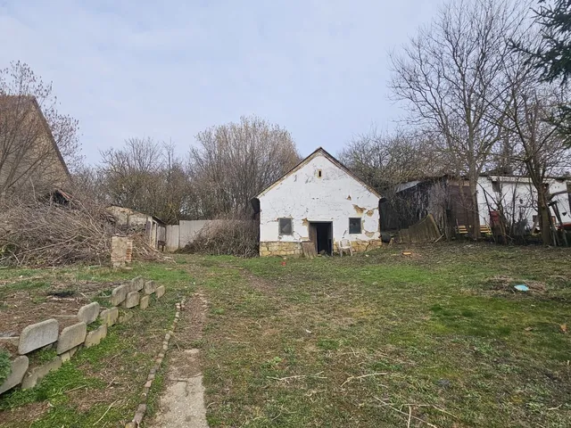 Eladó ház Komló, Fő utca 92 nm