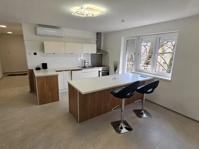 Eladó lakás Komló 53 nm