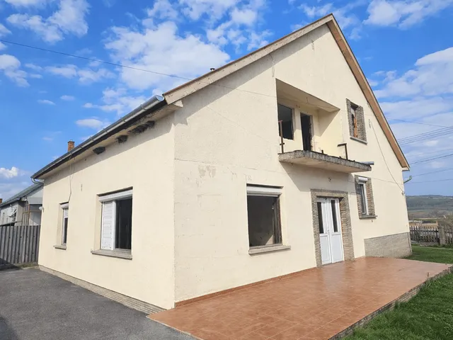 Eladó ház Sásd, Jókai utca  200 nm