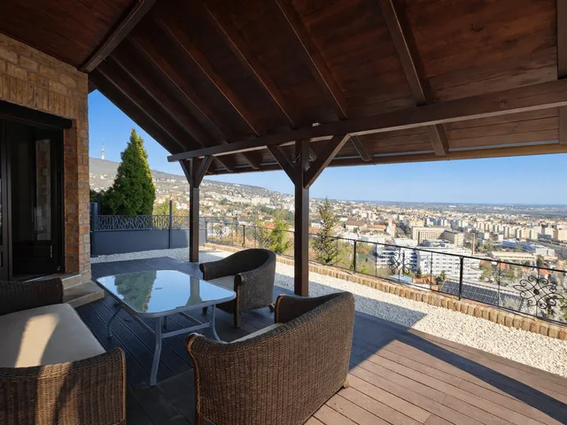 Eladó ház Pécs, Mecsekoldal, Oldal dűlő 149 nm