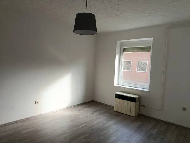 Eladó lakás Komló, Berek utca  36 nm