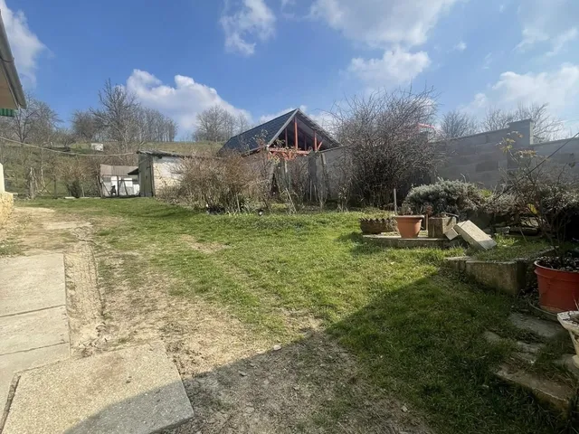 Eladó ház Komló, Fő utca  110 nm