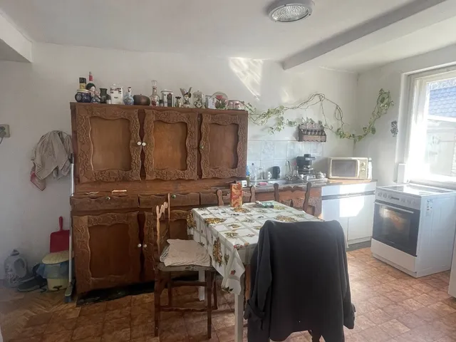 Eladó ház Komló, Fő utca  110 nm