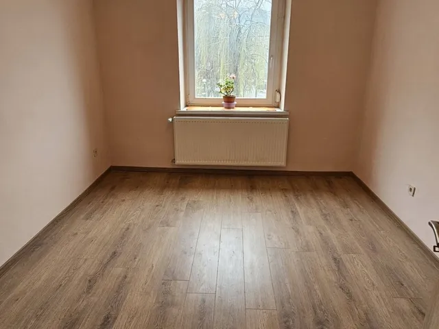 Eladó lakás Komló 91 nm