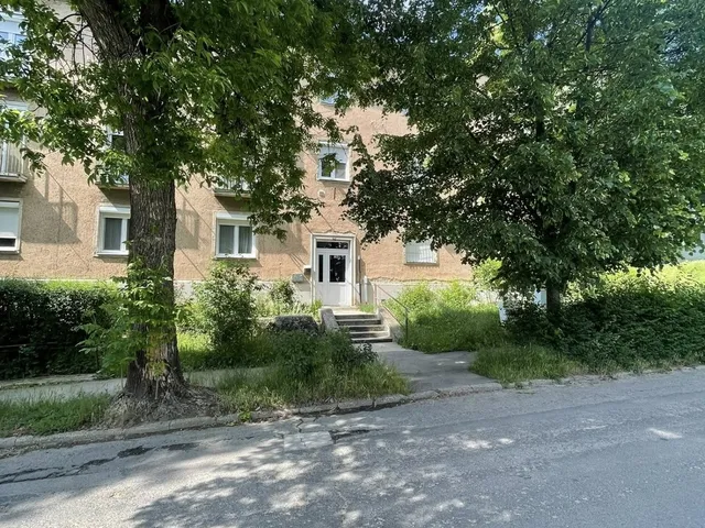 Eladó lakás Komló, Irinyi utca 3 53 nm