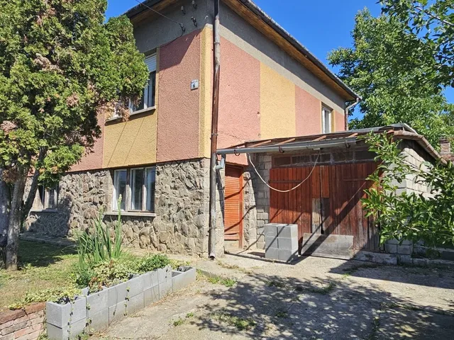 Eladó ház Komló 120 nm