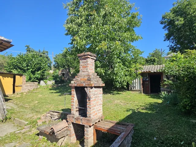 Eladó ház Komló, Gárdonyi Géza utca 120 nm