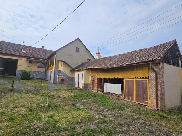 Eladó ház Komló 150 nm