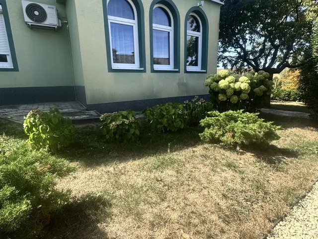 Eladó lakás Komló 160 nm