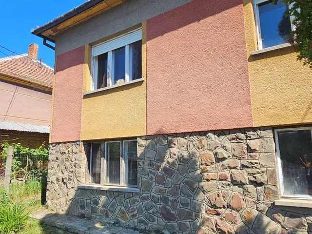 Eladó ház Komló 120 nm