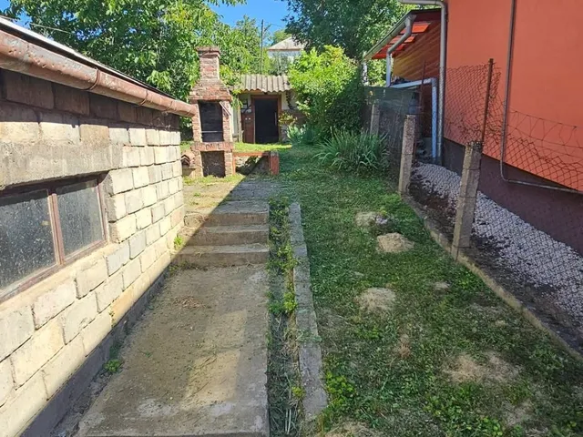 Eladó ház Komló, Gárdonyi Géza 120 nm
