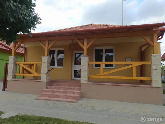 Kiadó kereskedelmi és ipari ingatlan Újszász 35 nm