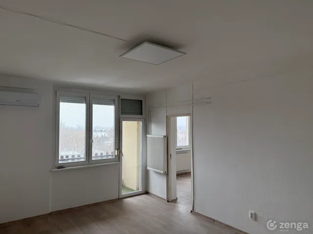 Eladó lakás Komárom, Csillag lakótelep 53 nm