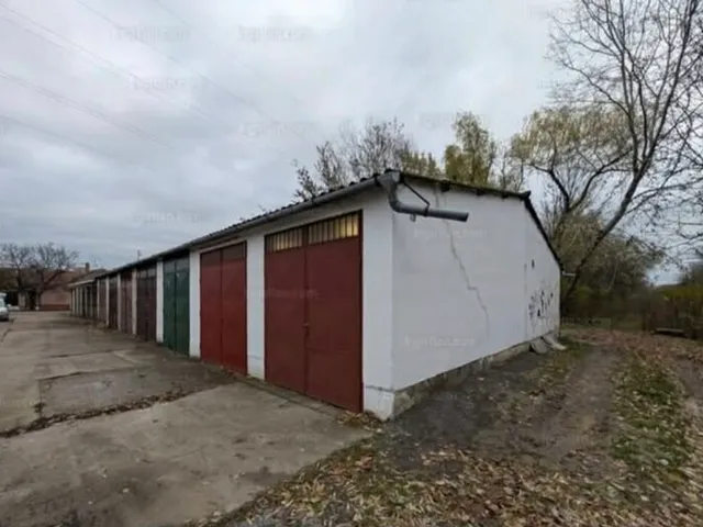 Eladó garázs Szeged, Petőfitelep 31 nm