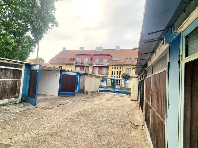 Eladó garázs Szeged, Felsőváros 20 nm