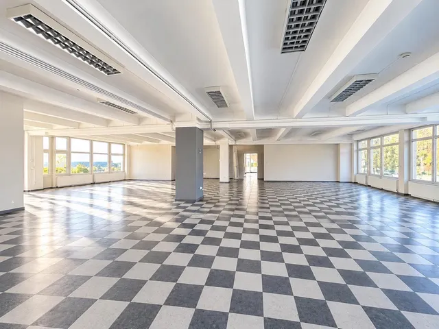 Kiadó kereskedelmi és ipari ingatlan Szeged, Iparváros 1100 nm
