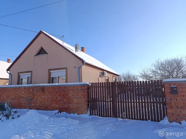 Eladó ház Érsekcsanád 138 nm