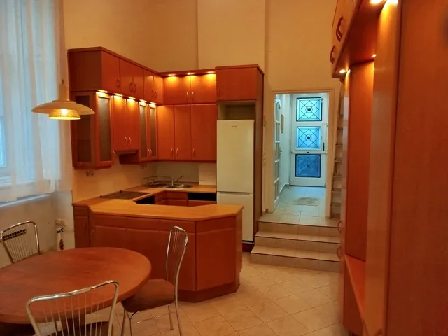 Kiadó lakás Budapest I. kerület, Úri utca 75 nm