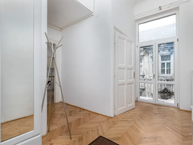 Kiadó lakás Budapest V. kerület, Hold utca 60 nm