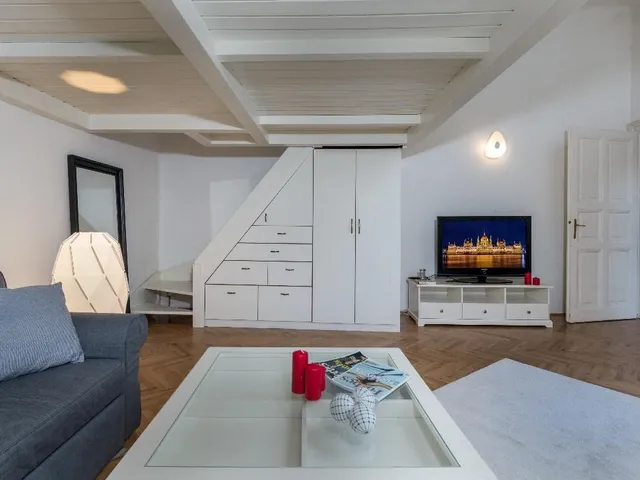 Kiadó lakás Budapest V. kerület, Hold utca 60 nm