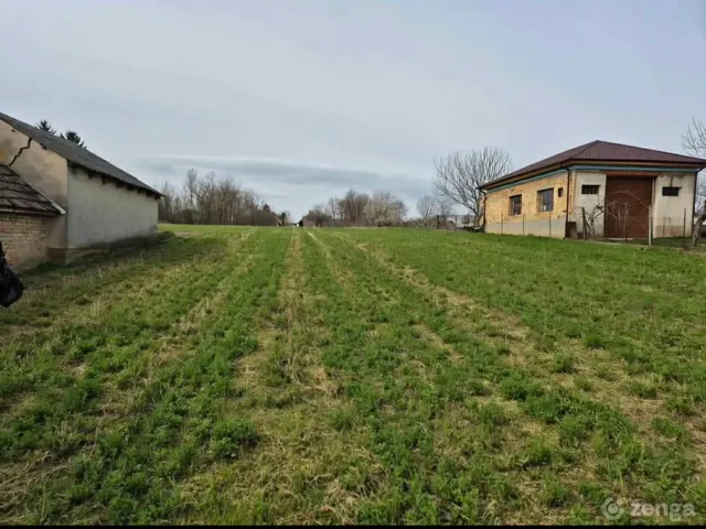 Eladó telek Tápszentmiklós 2463 nm