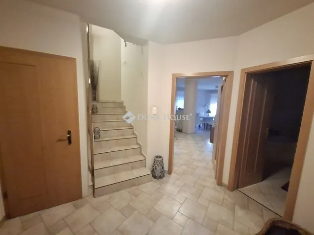 Eladó ház Nagytarcsa 193 nm