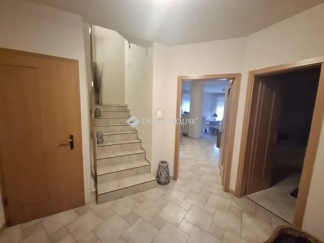 Eladó ház Nagytarcsa 193 nm