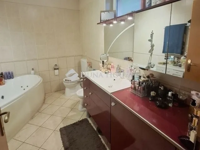 Eladó ház Nagytarcsa 193 nm