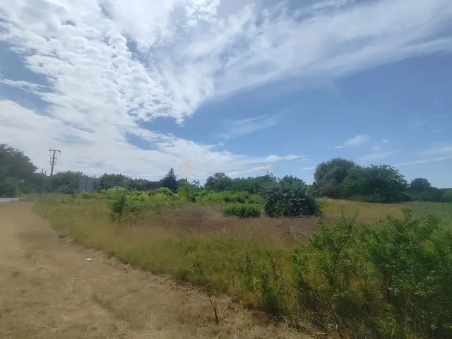 Eladó telek Tápiószentmárton 890 nm