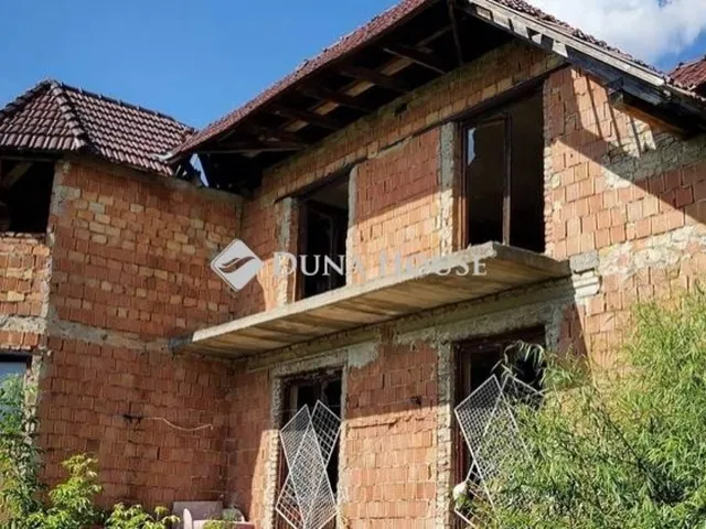 Eladó ház Nagytarcsa 400 nm