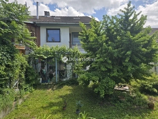Eladó ház Budapest XVI. kerület 260 nm
