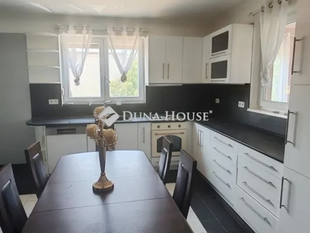 Eladó ház Budapest XVII. kerület 290 nm