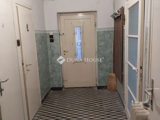 Eladó ház Budapest XVI. kerület 200 nm