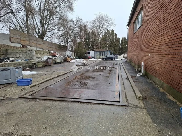 Eladó kereskedelmi és ipari ingatlan Pécel 950 nm