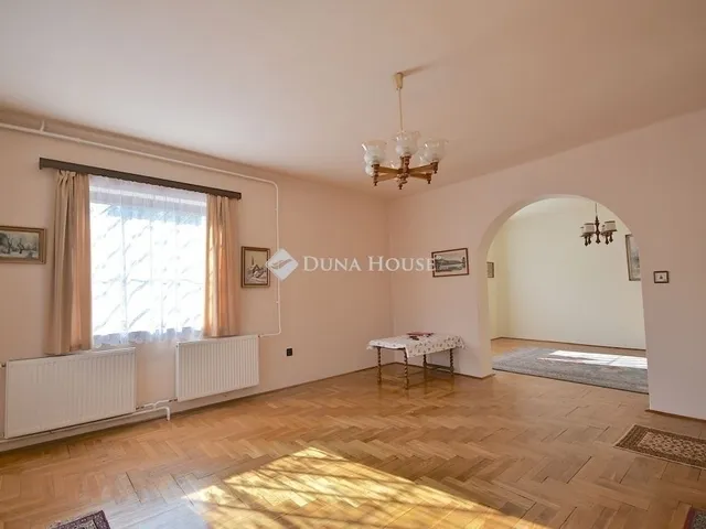 Eladó ház Budapest XVI. kerület 250 nm