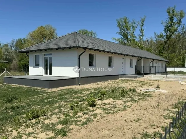 Eladó ház Dánszentmiklós 78 nm