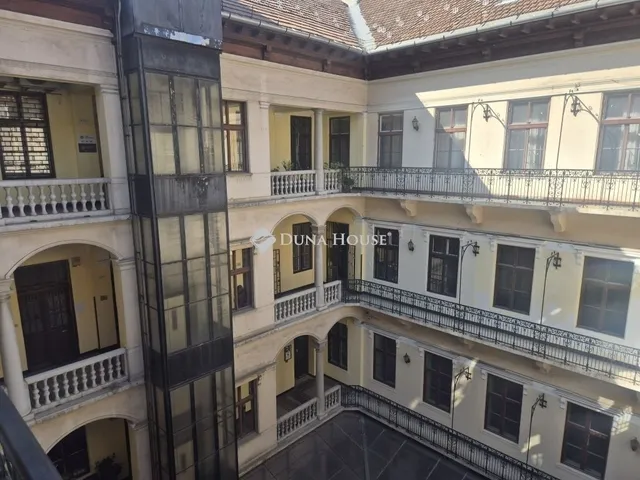 Eladó lakás Budapest VI. kerület 60 nm