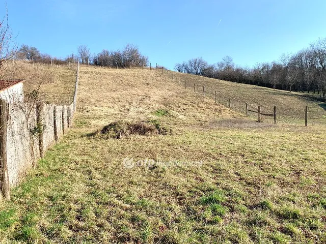 Eladó telek Pannonhalma 1327 nm