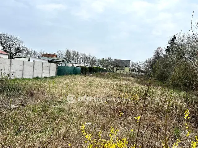 Eladó telek Ikrény 922 nm