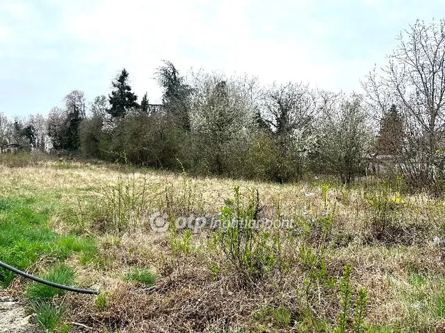 Eladó telek Ikrény 922 nm