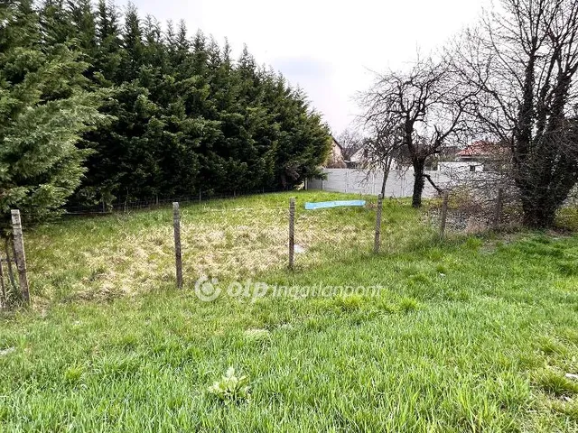 Eladó telek Győr 272 nm